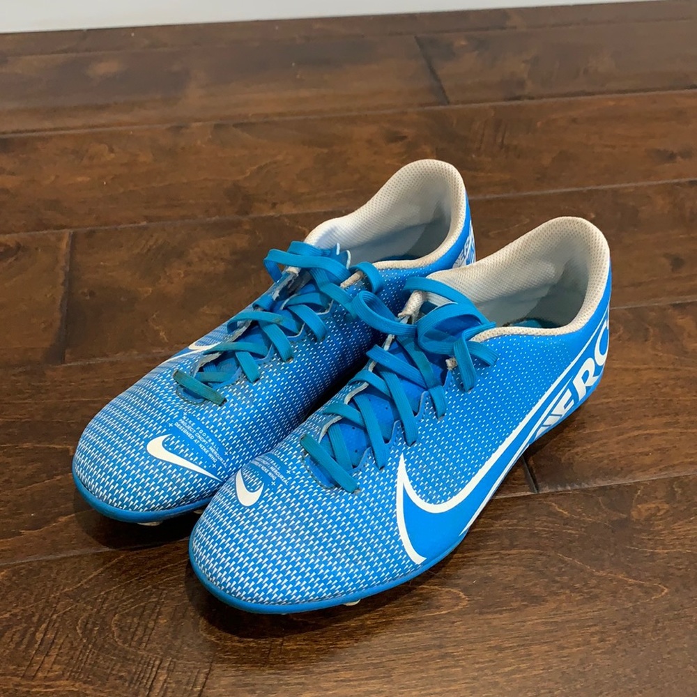 Nike Soccer Cleats Size 6
